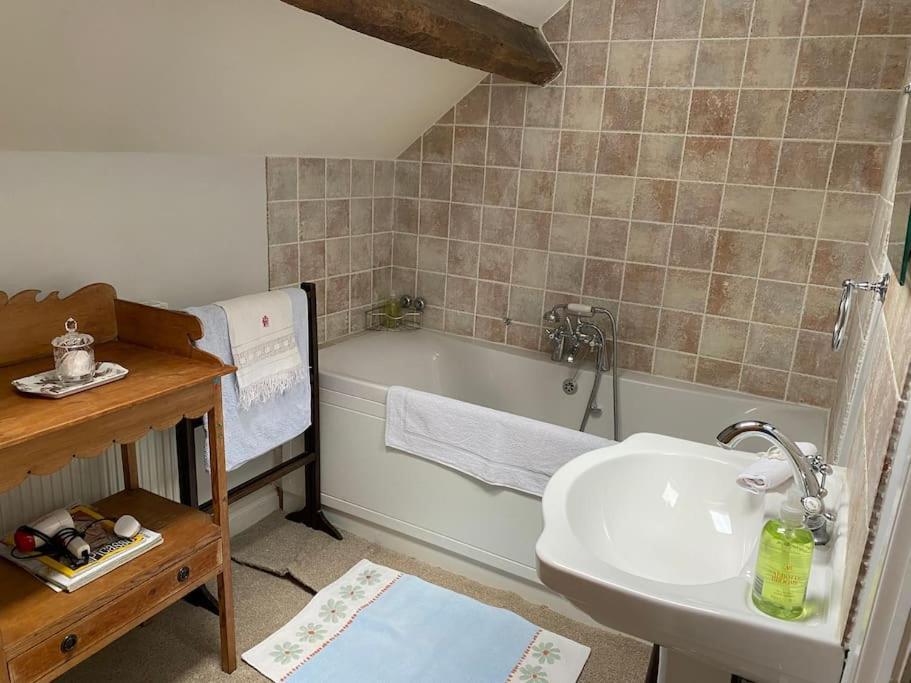 Cottage Barn Conversion On Working Farm Вустер Экстерьер фото