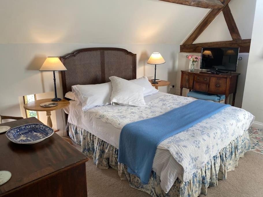 Cottage Barn Conversion On Working Farm Вустер Экстерьер фото